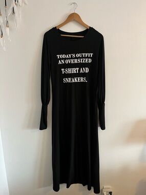 Black Long Sleeve Graphic Maxi Dress